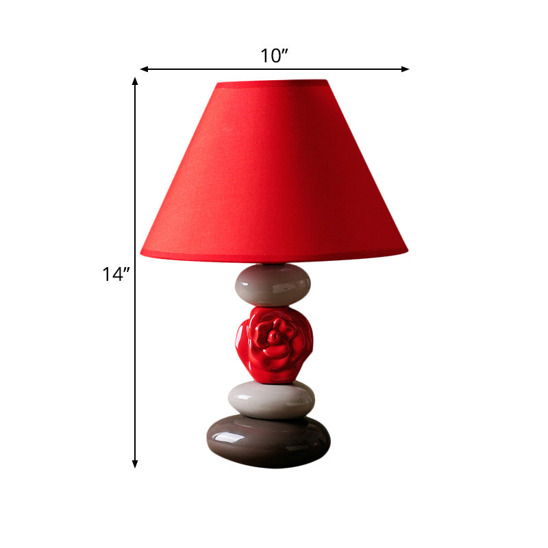 LumiElegance | Stilvolle Tischleuchte mit konischem Stoffschirm