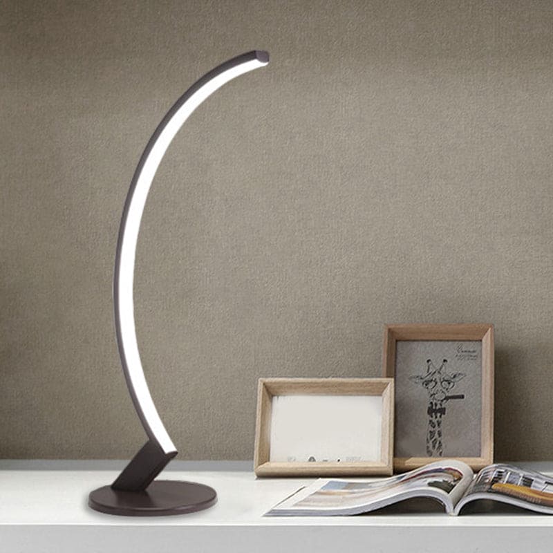 LumiArc | Moderne geschwungene Tischlampe aus Metall