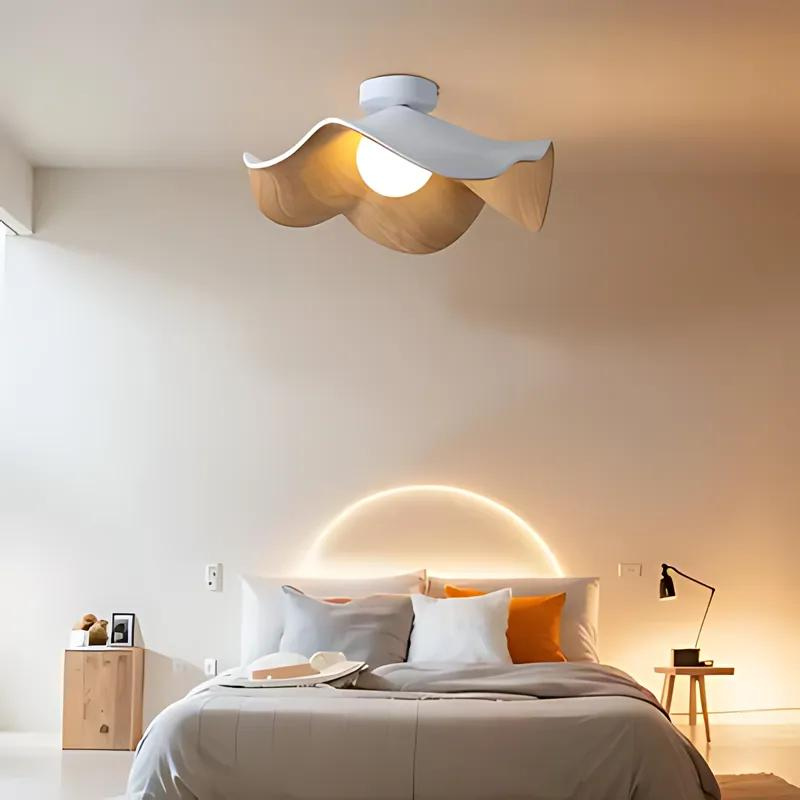 LotusLight | Elegante Nordic Deckenleuchte aus Holz und Harz