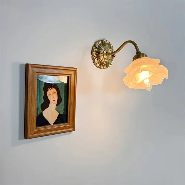 FlowerMagic | Vintage Kupfer Blumenblatt Glas Wandleuchte