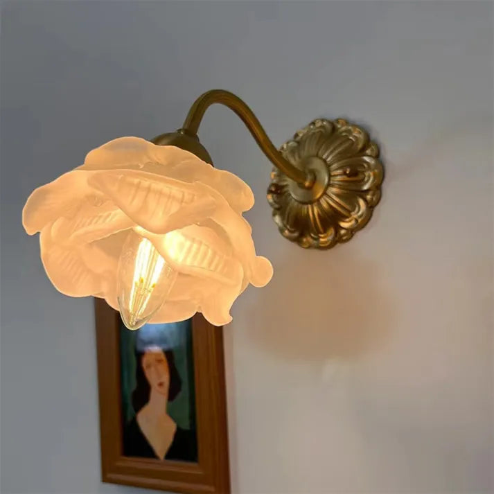 FlowerMagic | Vintage Kupfer Blumenblatt Glas Wandleuchte