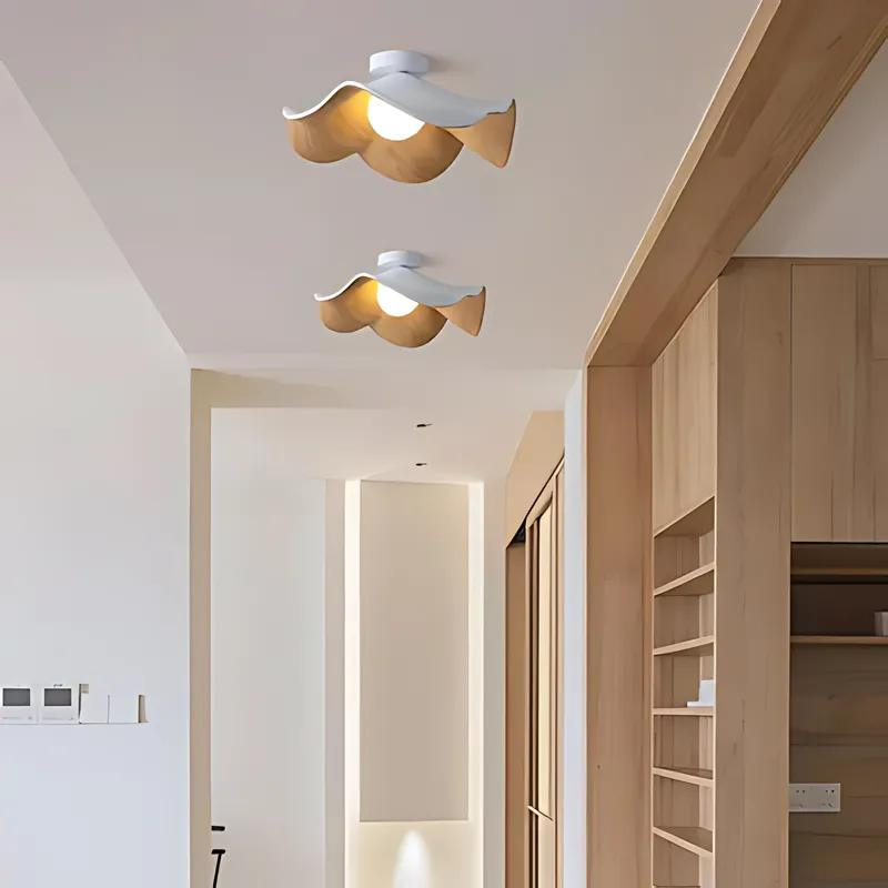 LotusLight | Elegante Nordic Deckenleuchte aus Holz und Harz