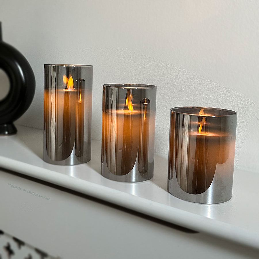 LumiFlame | Set aus 3 flammenlosen Säulenkerzen mit rauchgrauem Gehäuse