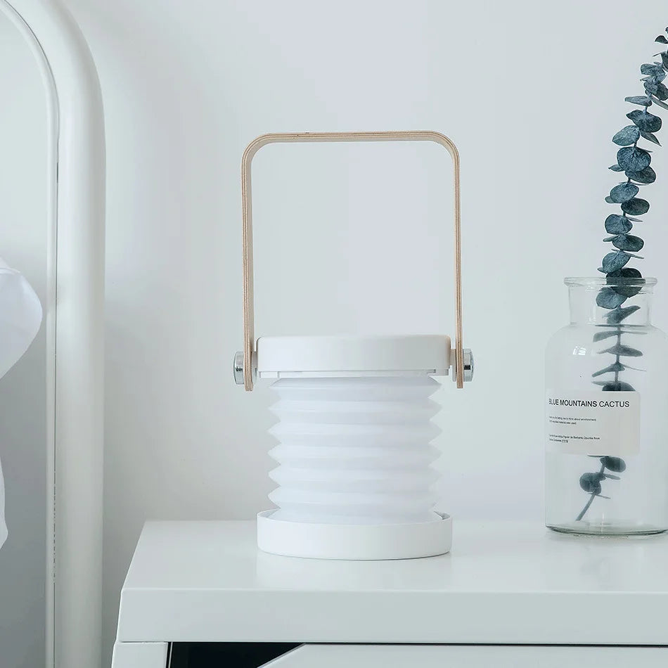 LichtReise | Kompakte LED Tischlampe mit Dimmfunktion und Faltbarkeit