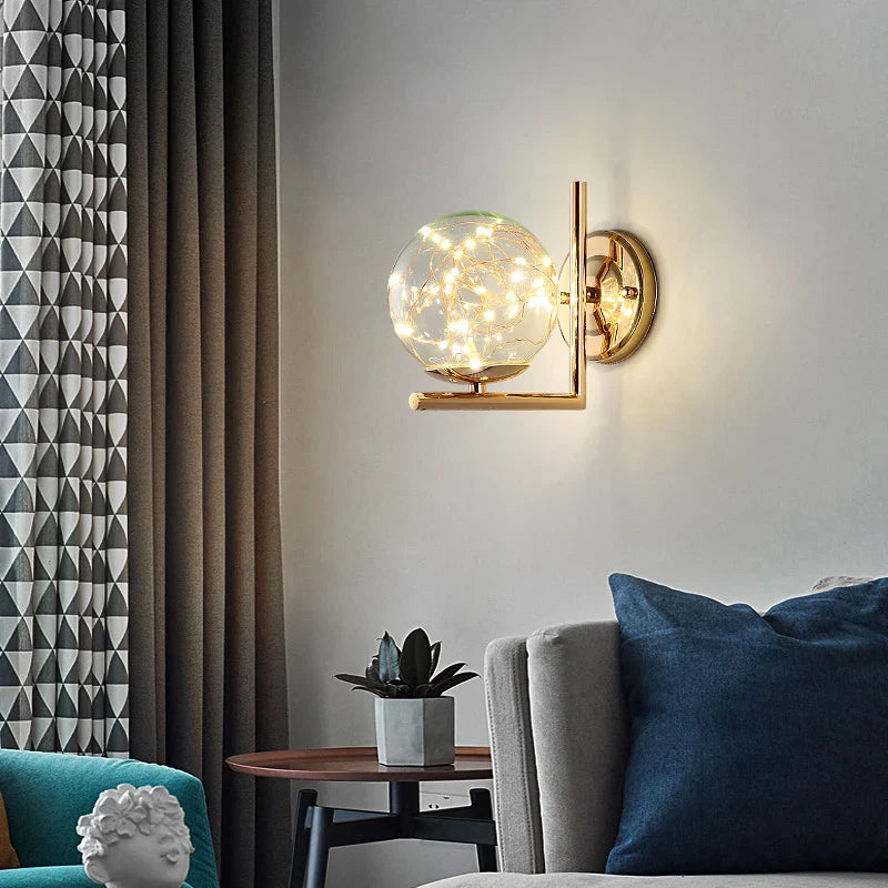 LumiGlobe | Elegante LED Wandleuchte aus farbigem Glas