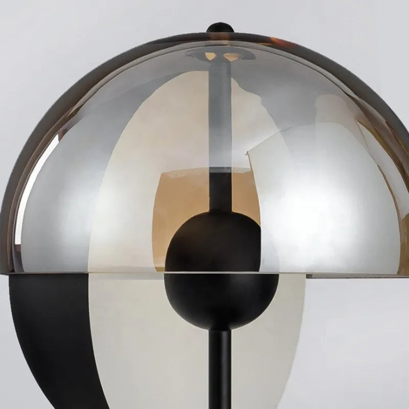 LuxeLicht | Postmoderne Tischlampe aus Glas und Metall