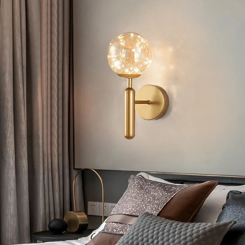 LumiGlobe | Elegante LED Wandleuchte aus farbigem Glas