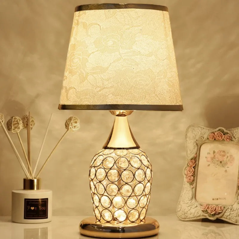 MusterGlow | Moderne Tischlampe für romantisches Ambiente