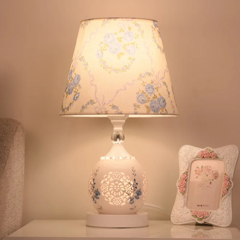 MusterGlow | Moderne Tischlampe für romantisches Ambiente