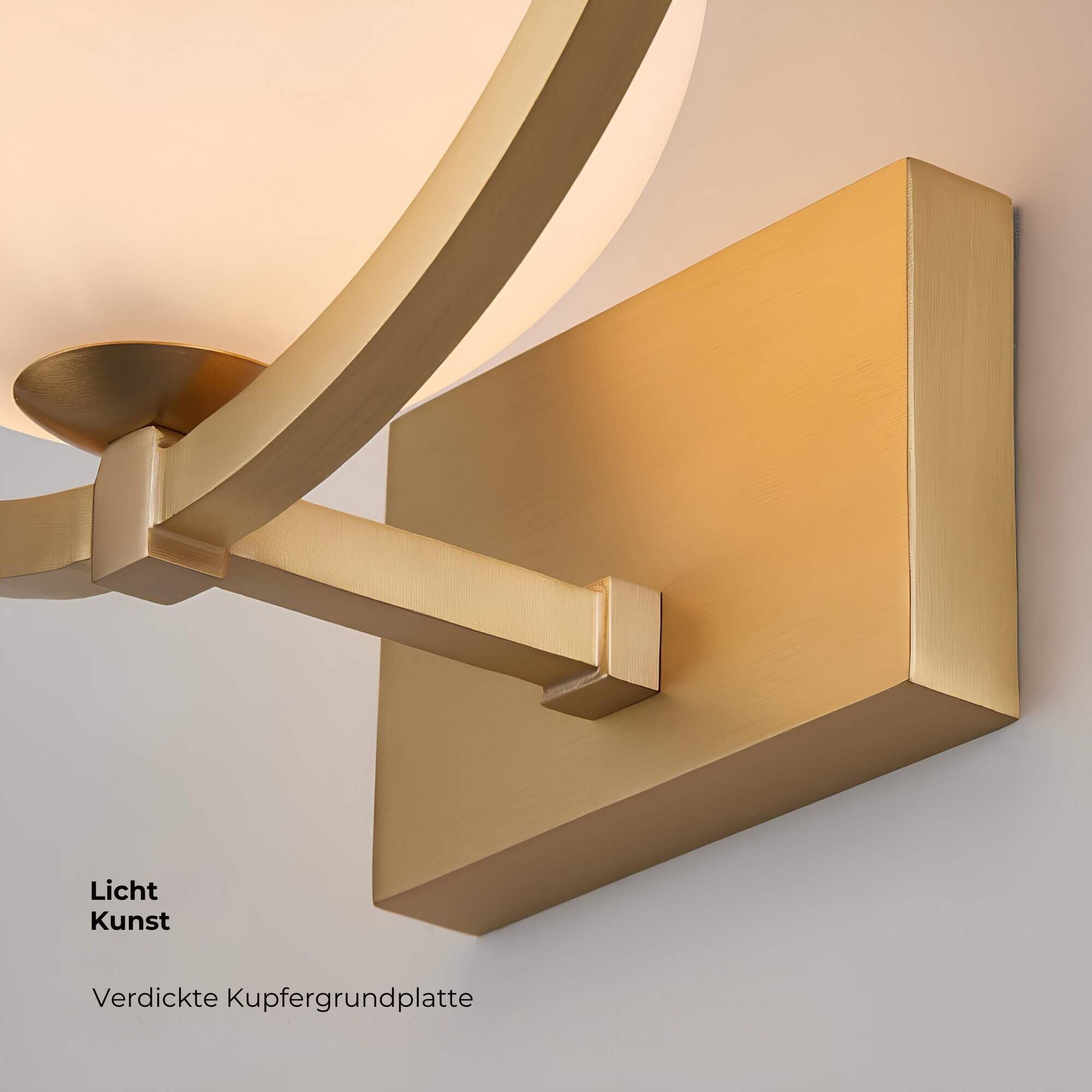 gloedsphere-moderne-wandlampe-runde-glaskugel-1-lichtquelle-gold-schwarz-elegant-wandbeleuchtung-xlumina6