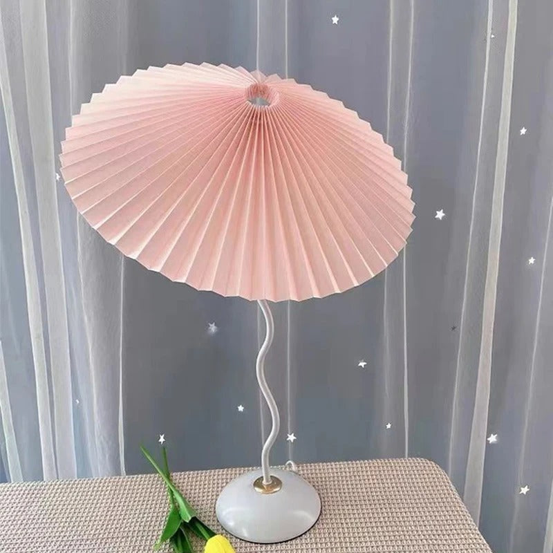RetroLight | Minimalistische skandinavische LED-Tischleuchte mit Schirm