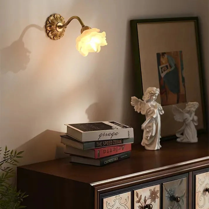 FlowerMagic | Vintage Kupfer Blumenblatt Glas Wandleuchte
