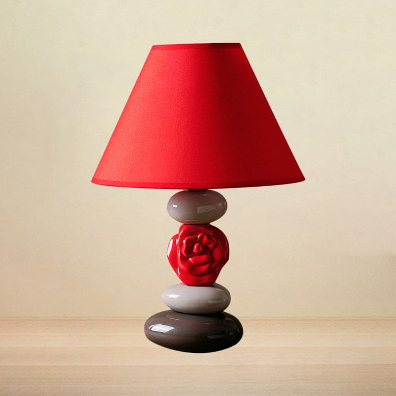 LumiElegance | Stilvolle Tischleuchte mit konischem Stoffschirm