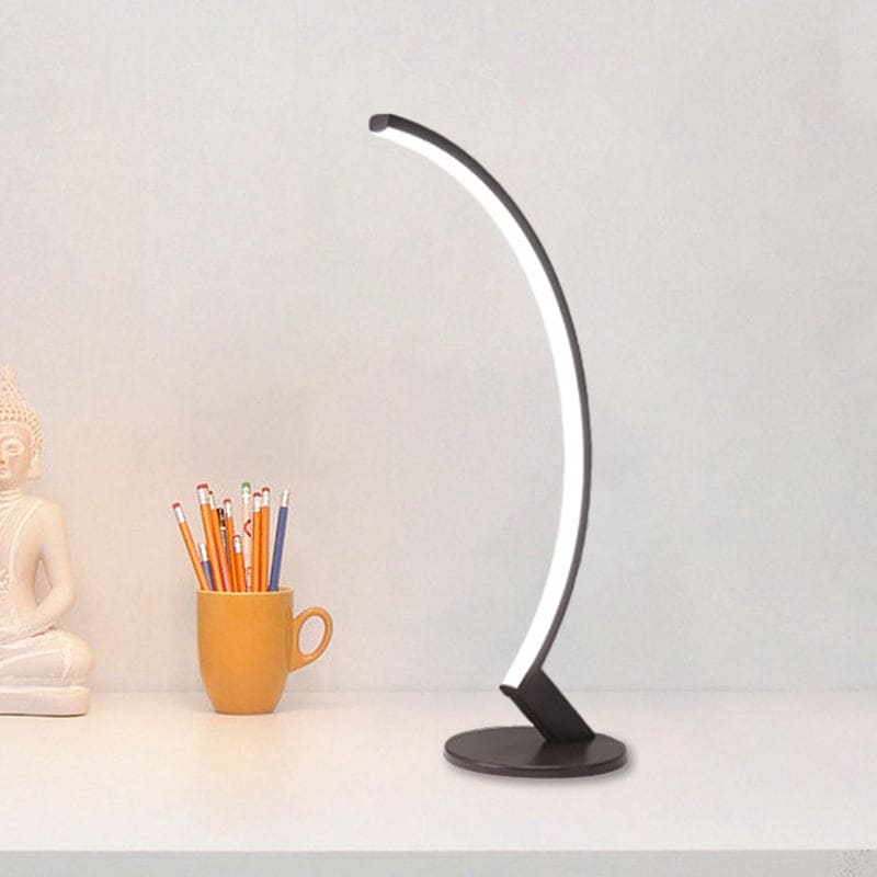 LumiArc | Moderne geschwungene Tischlampe aus Metall