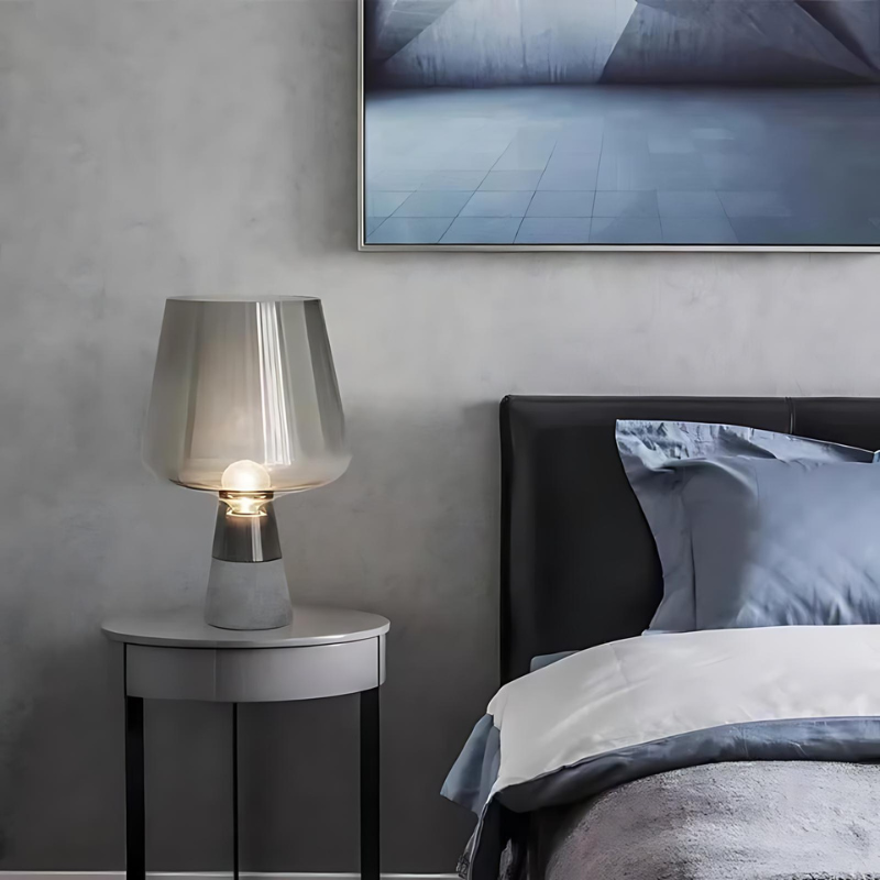LeimuLight | Elegante Tischlampe aus Beton mit Amberglasschirm