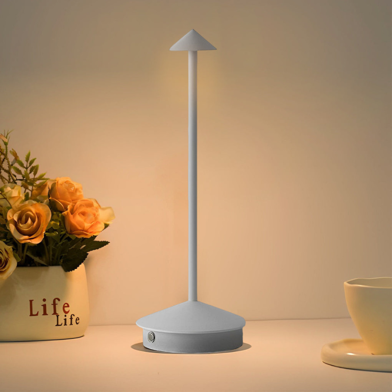 ArrowLamp | Elegante Tischleuchte im Pfeildesign mit 3-stufiger Helligkeitsregelung