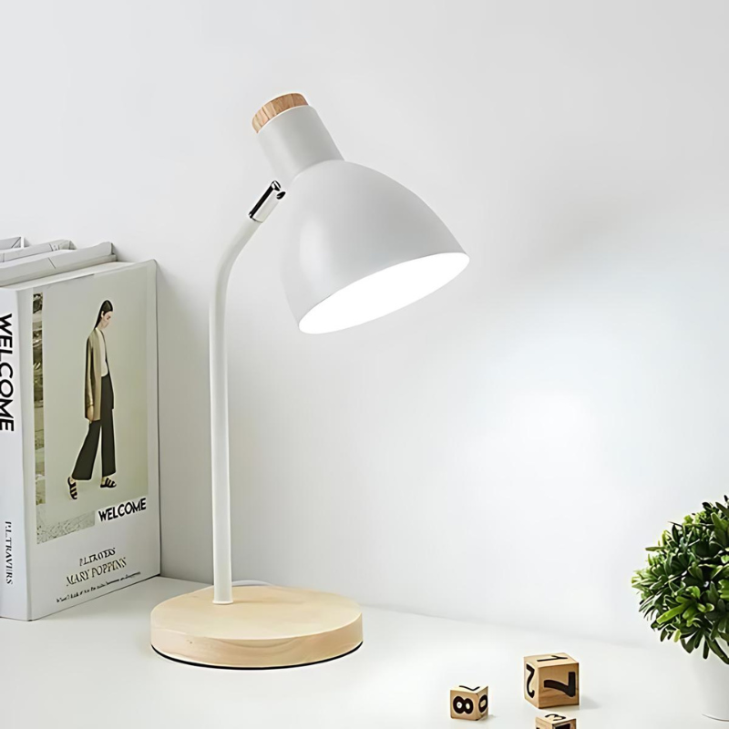 WoodyLamp | Tischleuchte mit holzigem Akzent und verstellbarem Winkel