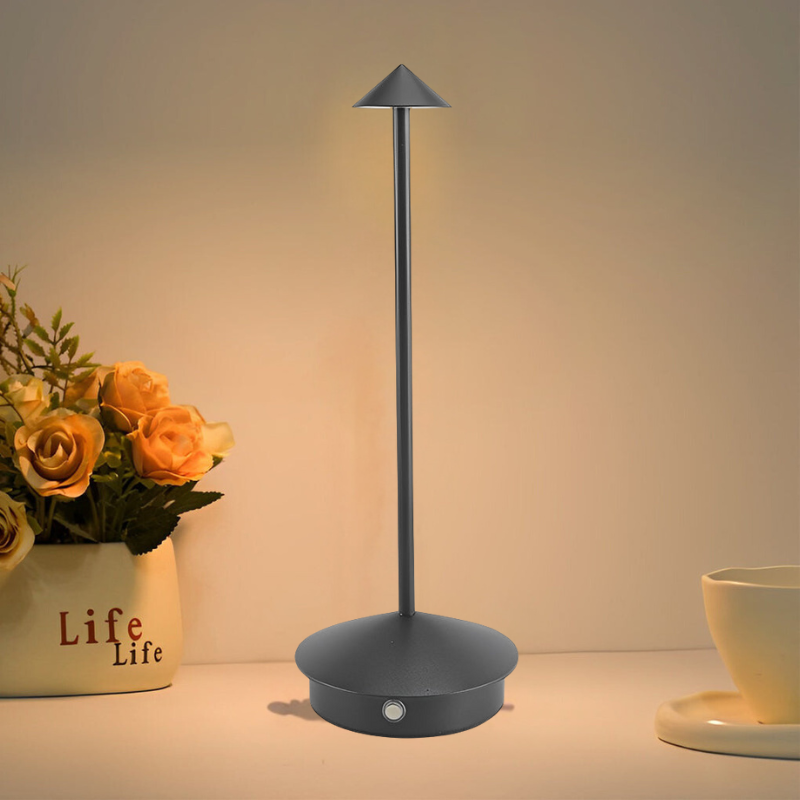 ArrowLamp | Elegante Tischleuchte im Pfeildesign mit 3-stufiger Helligkeitsregelung