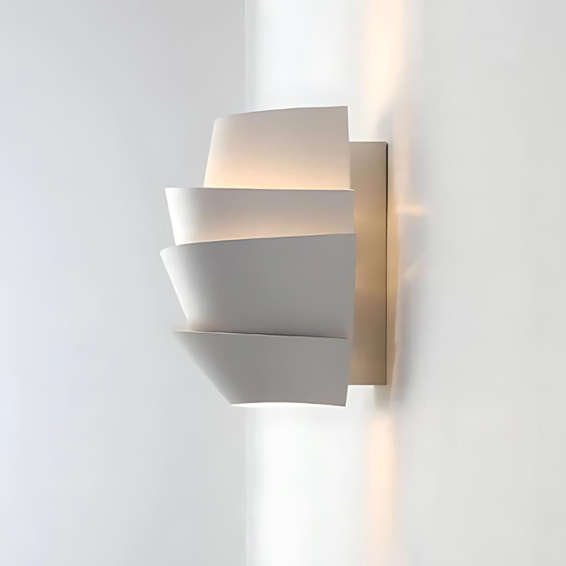LayerGleam | Elegante Skandinavische Wandleuchte mit Doppellichtpunkten aus Eisen
