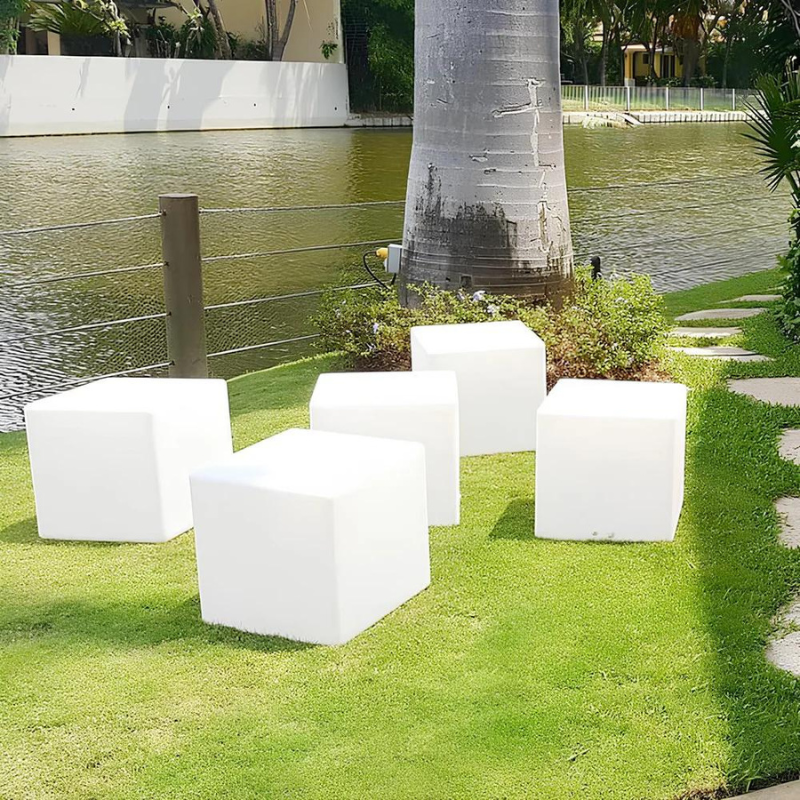 GardenCube | Elegante kubische LED Gartenleuchte mit Fernbedienung