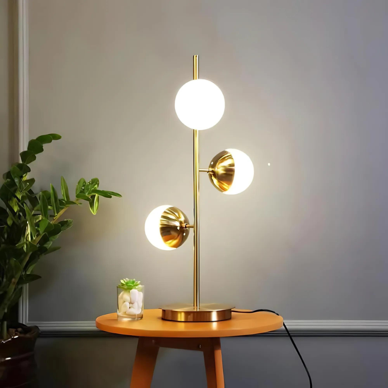 LumiTree | Stilvolle LED-Tischlampe und Stehlampe in Gold mit modernen Glaskugeln