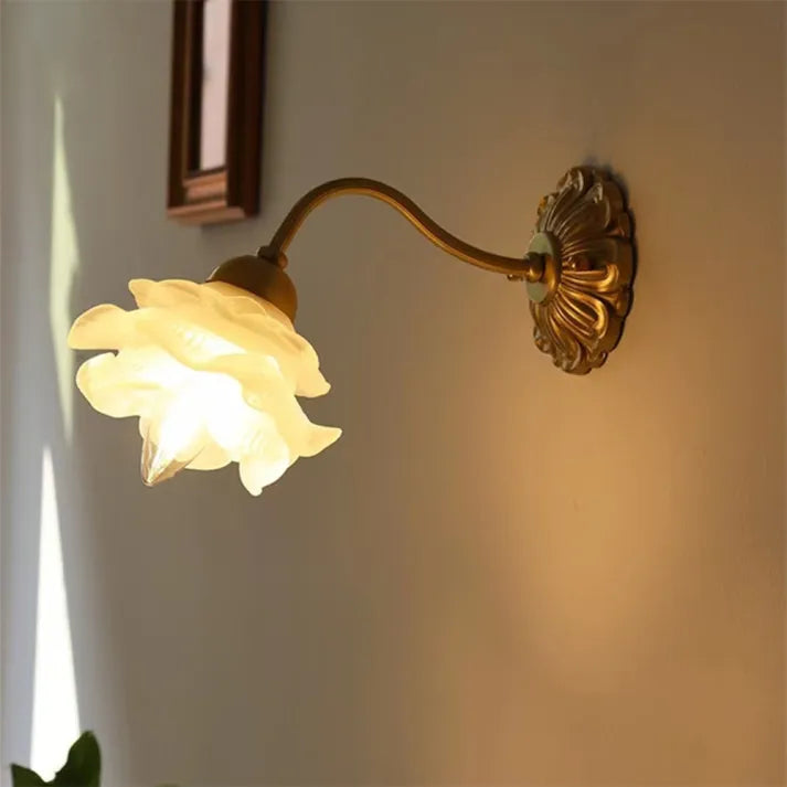 FlowerMagic | Vintage Kupfer Blumenblatt Glas Wandleuchte