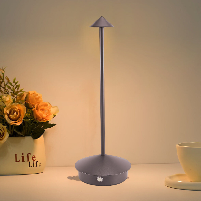 ArrowLamp | Elegante Tischleuchte im Pfeildesign mit 3-stufiger Helligkeitsregelung