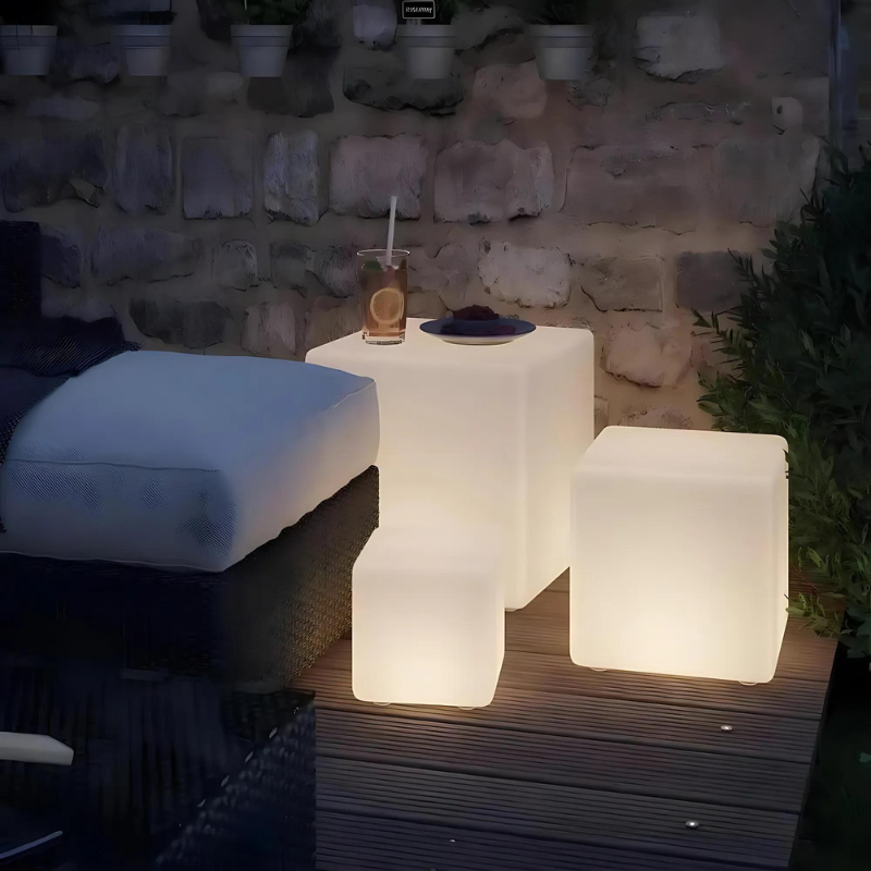 GardenCube | Elegante kubische LED Gartenleuchte mit Fernbedienung