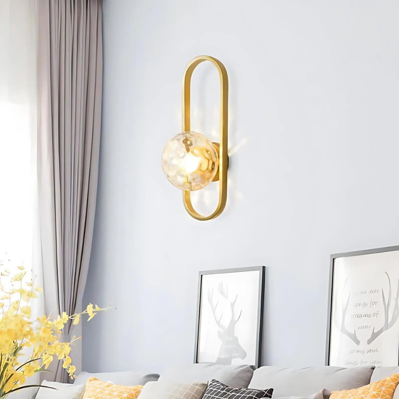 Perseis | Moderne Wandlampe mit Glaskugel und stilvollem Design