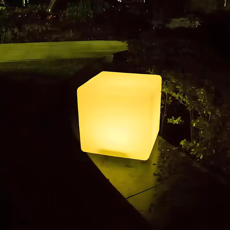 GardenCube | Elegante kubische LED Gartenleuchte mit Fernbedienung
