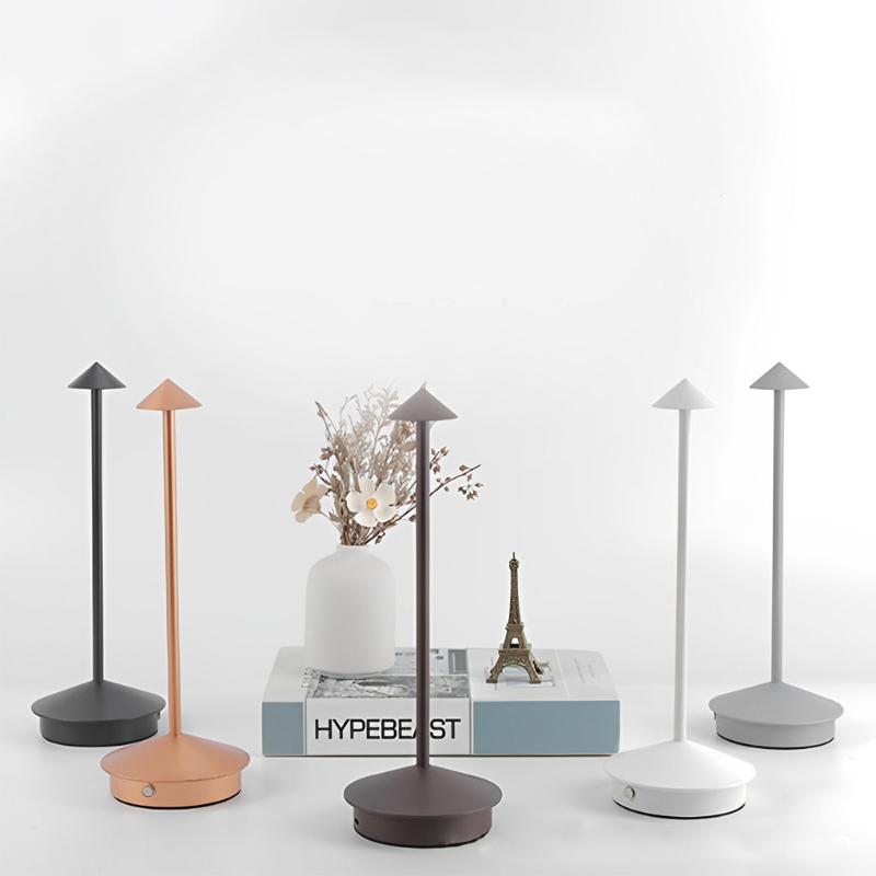 ArrowLamp | Elegante Tischleuchte im Pfeildesign mit 3-stufiger Helligkeitsregelung