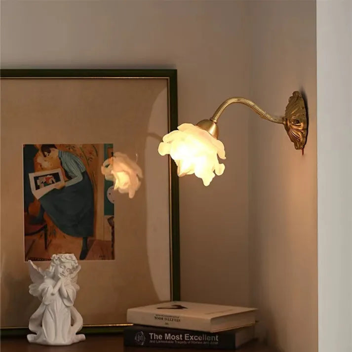 FlowerMagic | Vintage Kupfer Blumenblatt Glas Wandleuchte