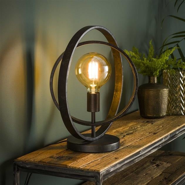 IndustrielleEleganz | Tischlampe mit verstellbarem Lichtdesign