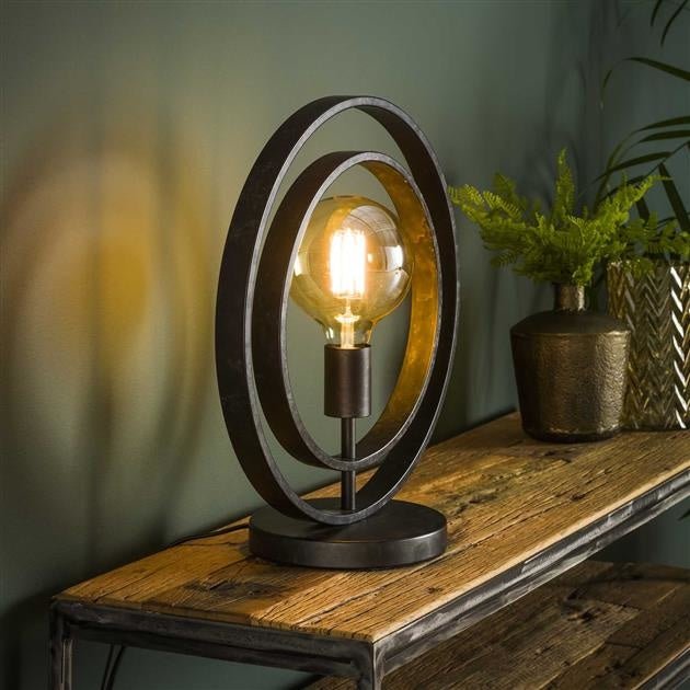 IndustrielleEleganz | Tischlampe mit verstellbarem Lichtdesign