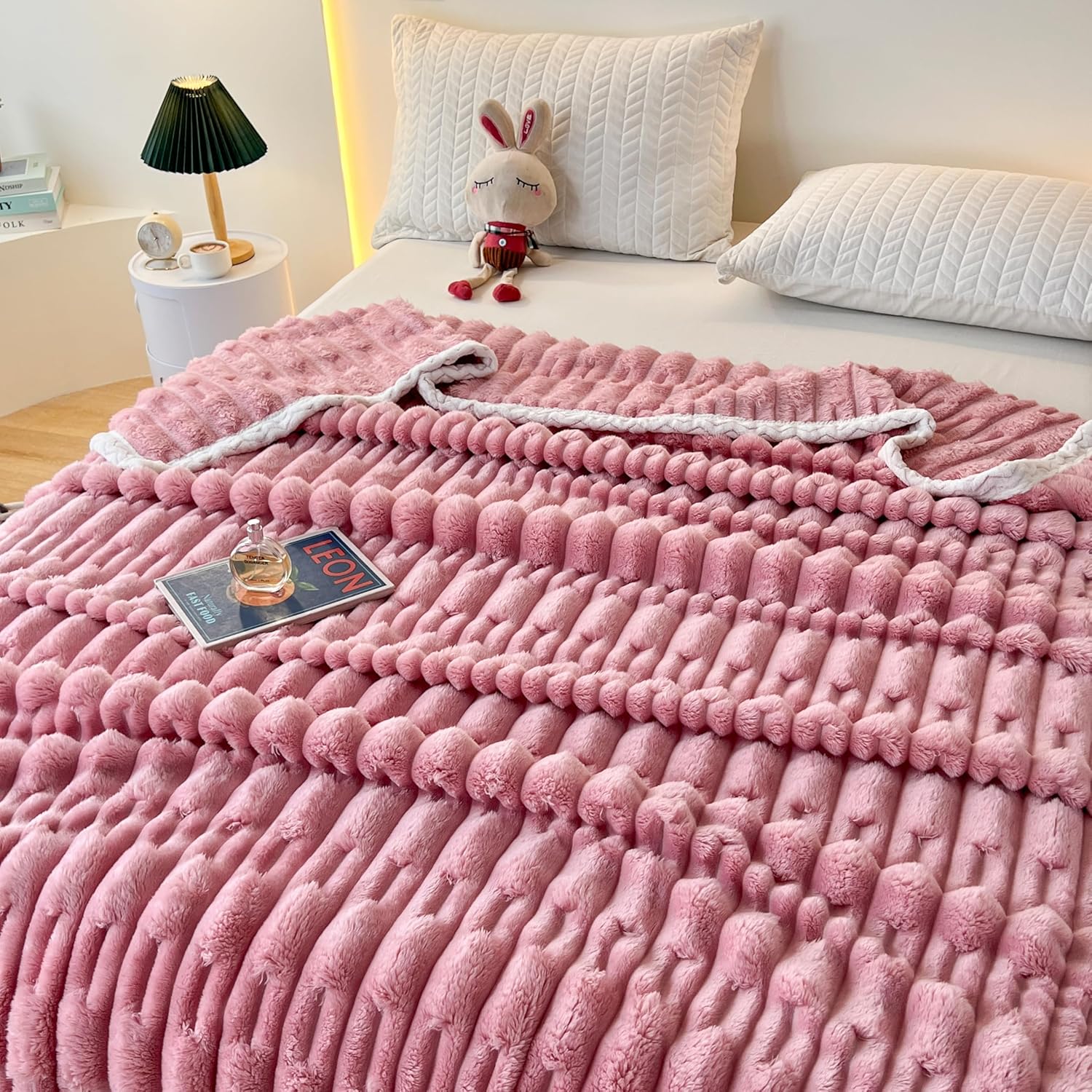 SnuggleEase | Elegante Kuscheldecke für Stilvolles Wohnen