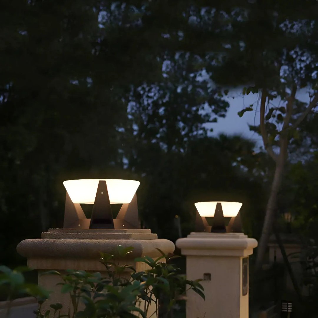 SolarLux | Elegante solarbetriebene Außenlampe mit japanischem Design