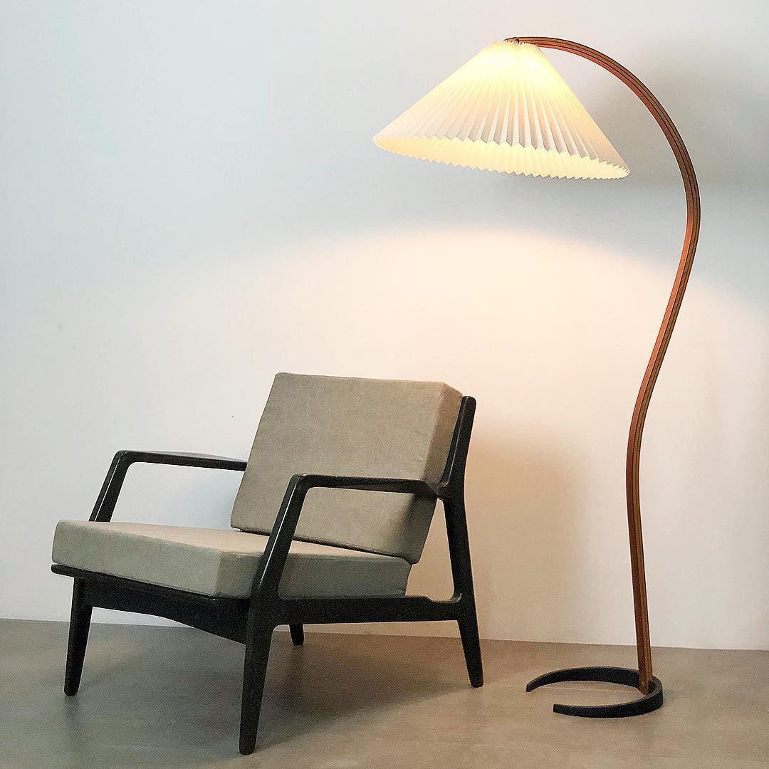 LunaGlow | Elegante skandinavische Stehleuchte aus Holz