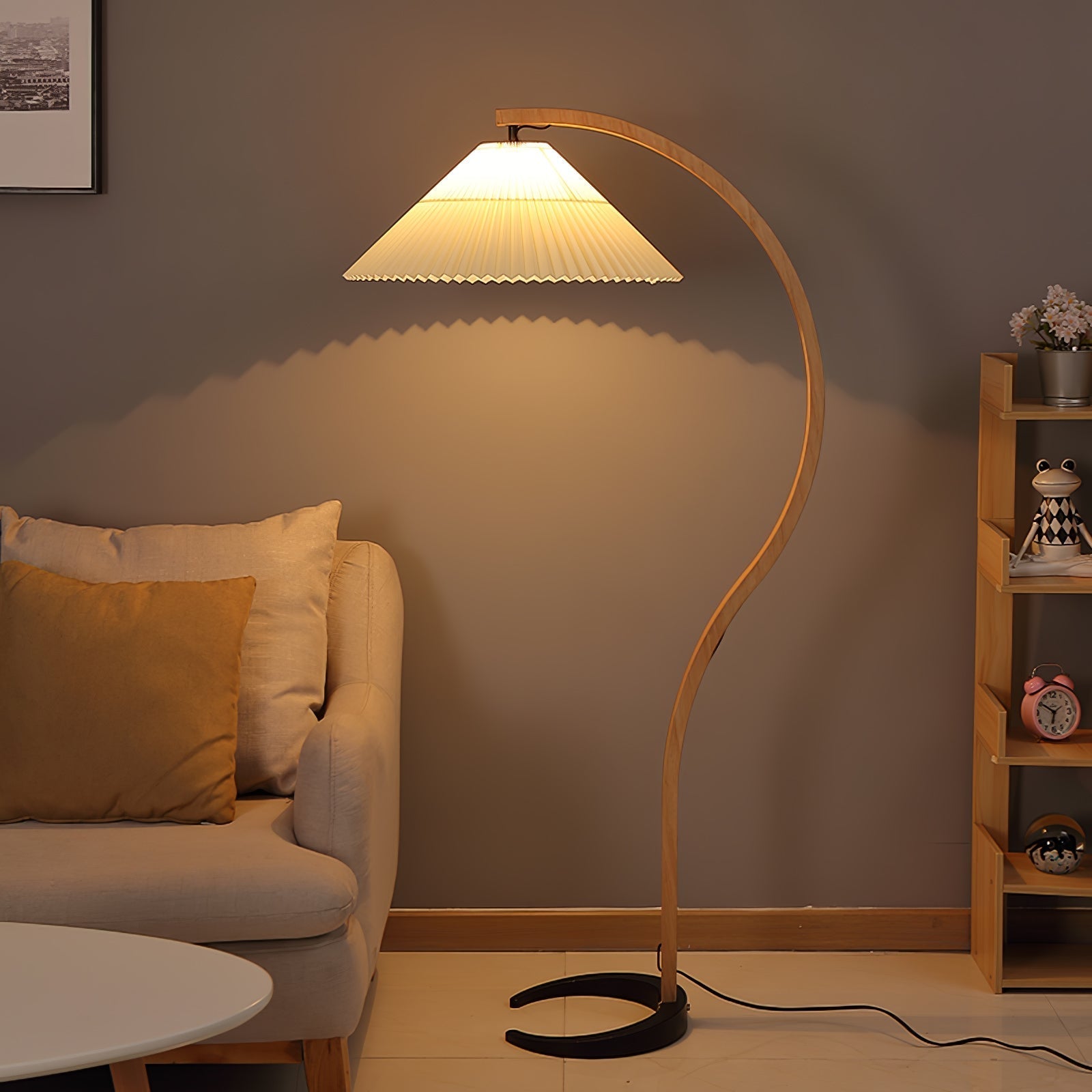 LunaGlow | Elegante skandinavische Stehleuchte aus Holz