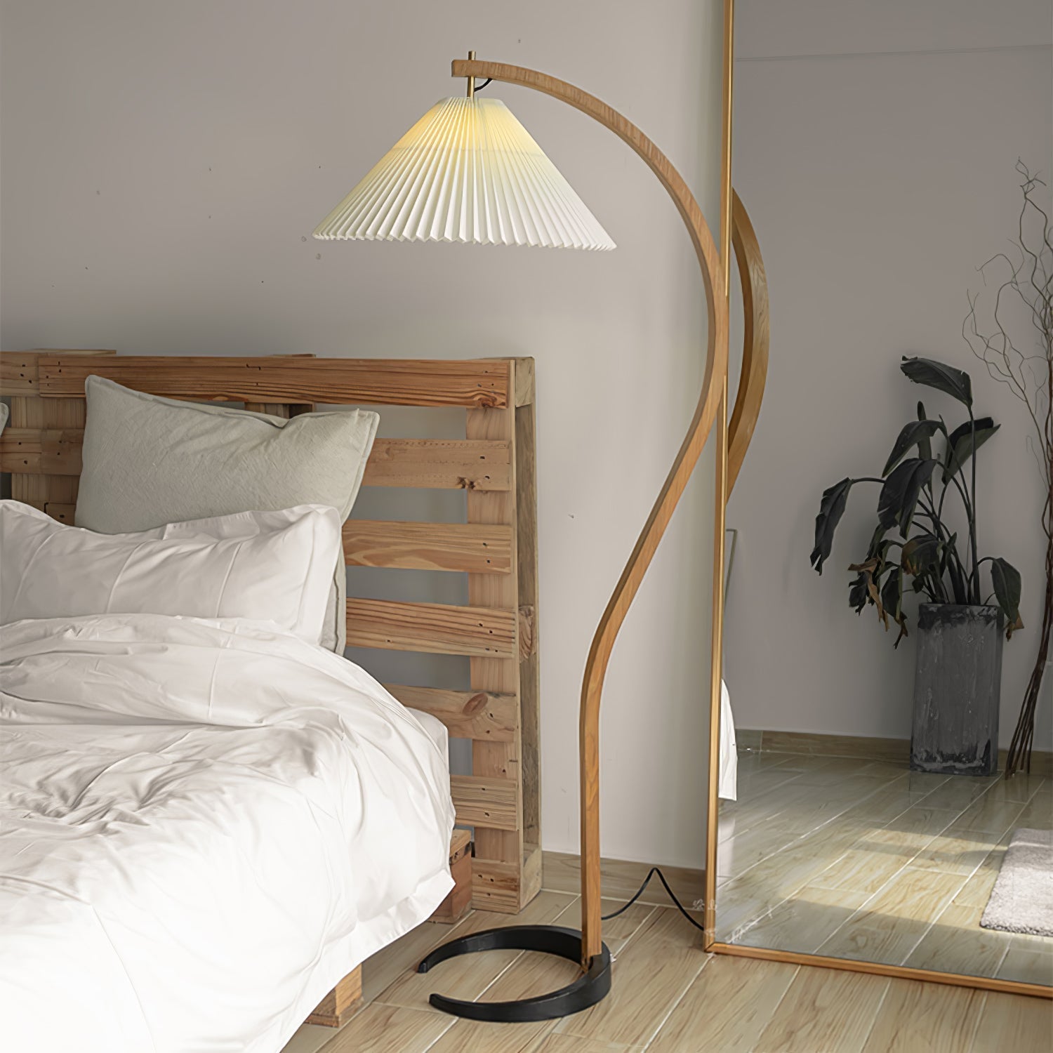 LunaGlow | Elegante skandinavische Stehleuchte aus Holz