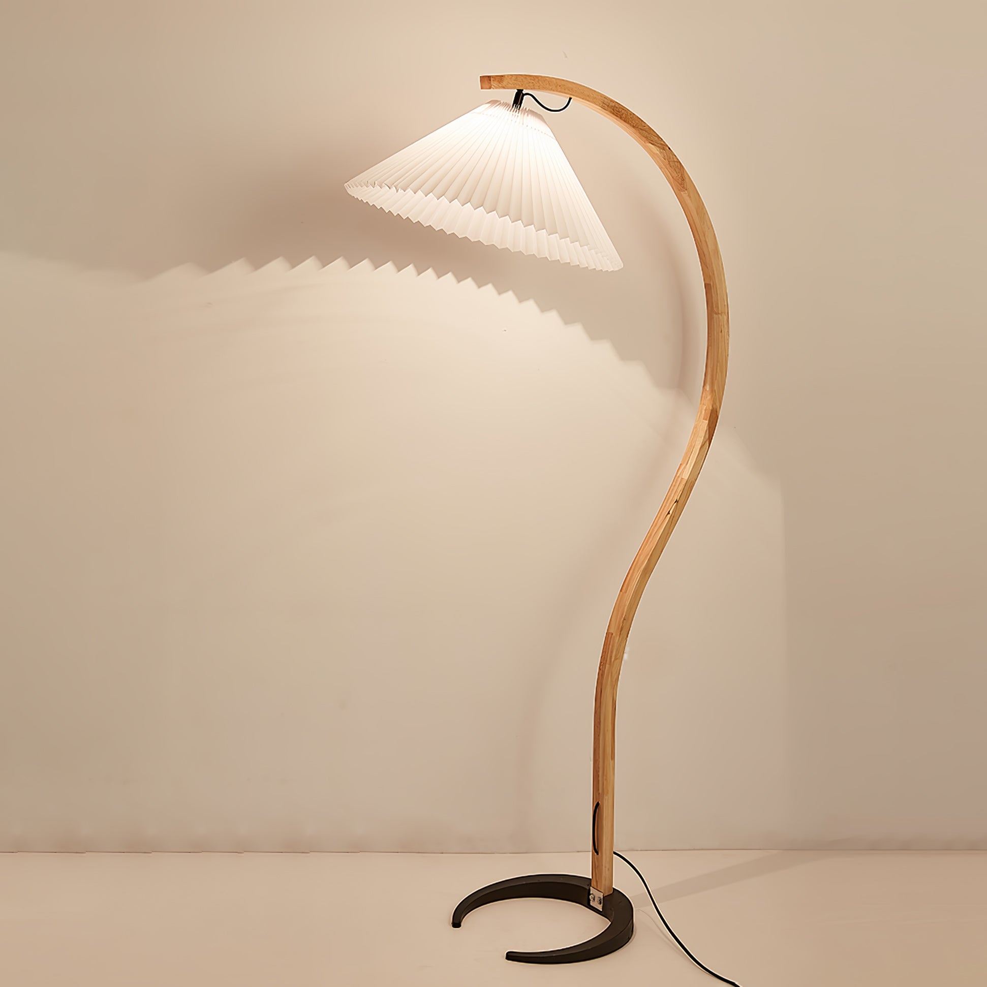 LunaGlow | Elegante skandinavische Stehleuchte aus Holz