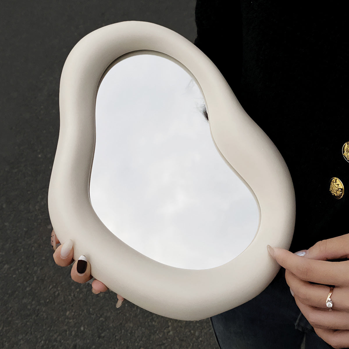 CloudMirror | Tisch und Wandspiegel für das Wohnzimmer