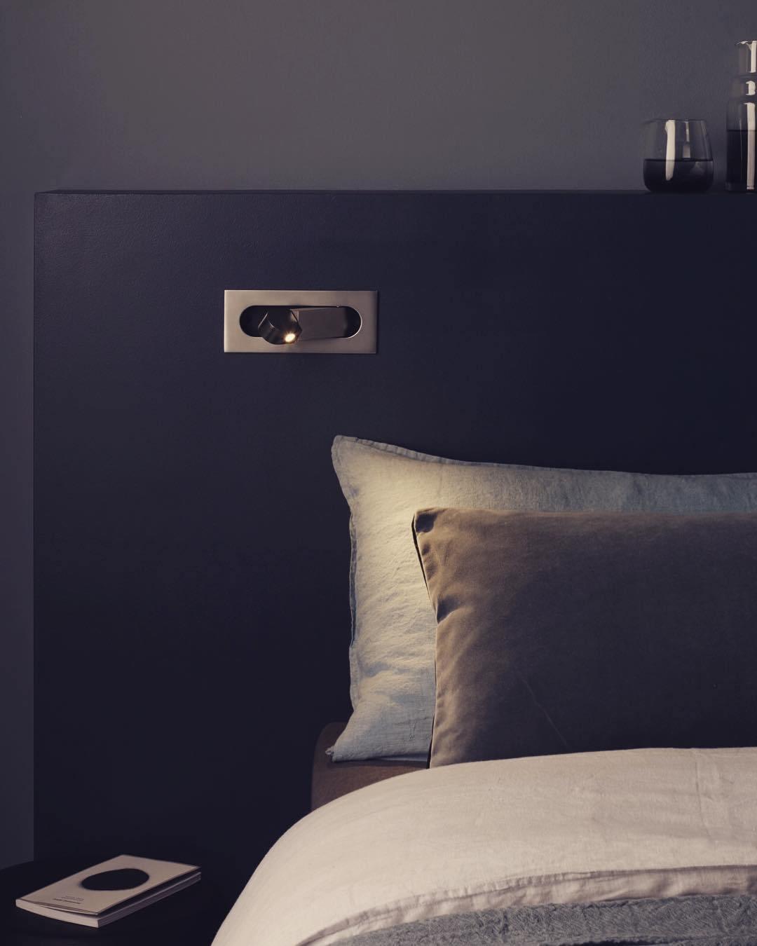 PhoraGlow | Moderne LED Nachttischleselampe mit verstellbarem Kopf