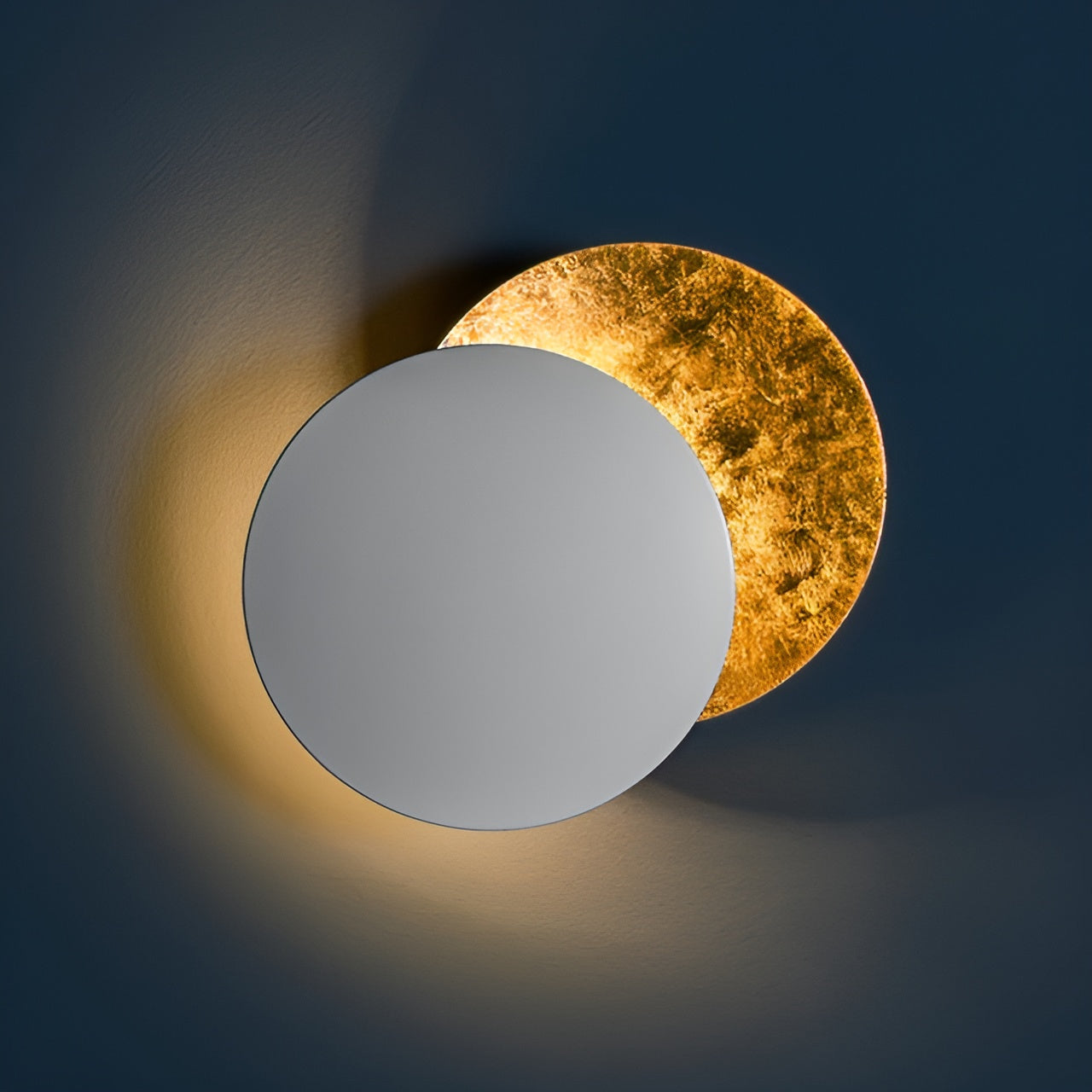 Solar Eclipse - 360° drehbare LED-Wandleuchte für zeitloses Ambiente