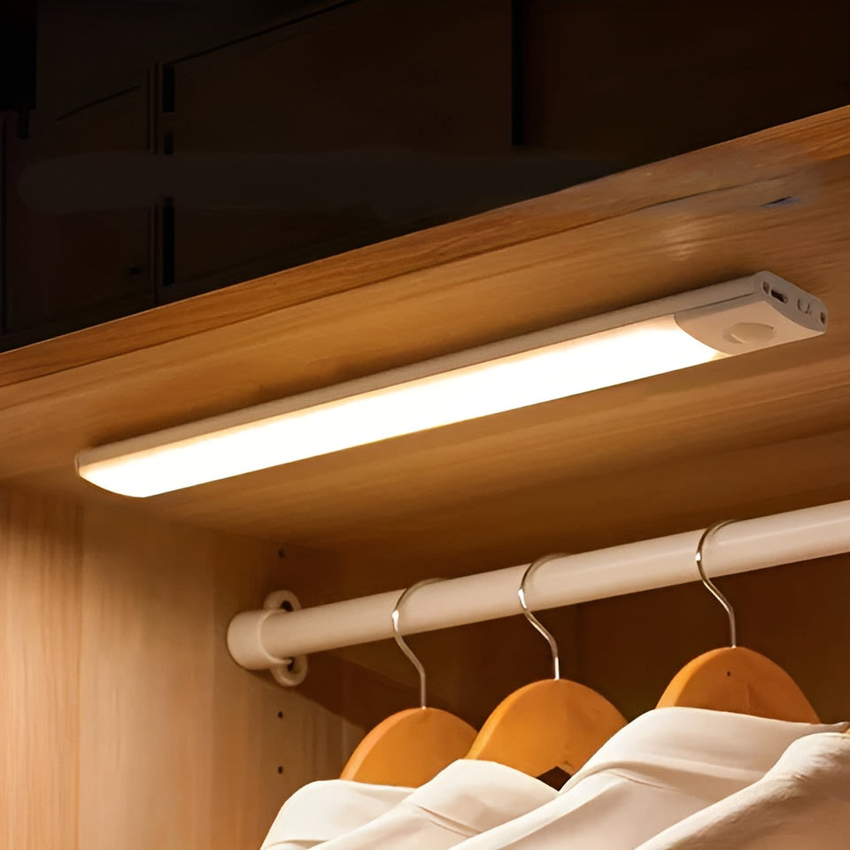 IllumiLight | Multifunktionale wiederaufladbare LED-Lampe mit Bewegungsmelder