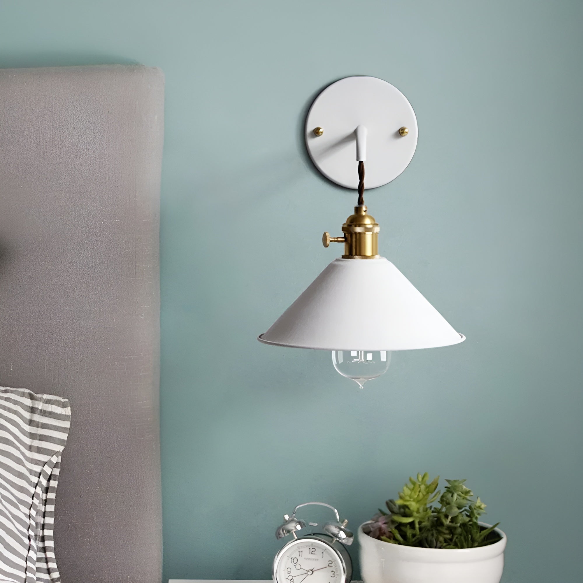 RetroWall Light | Vintage Wandleuchte aus Metall