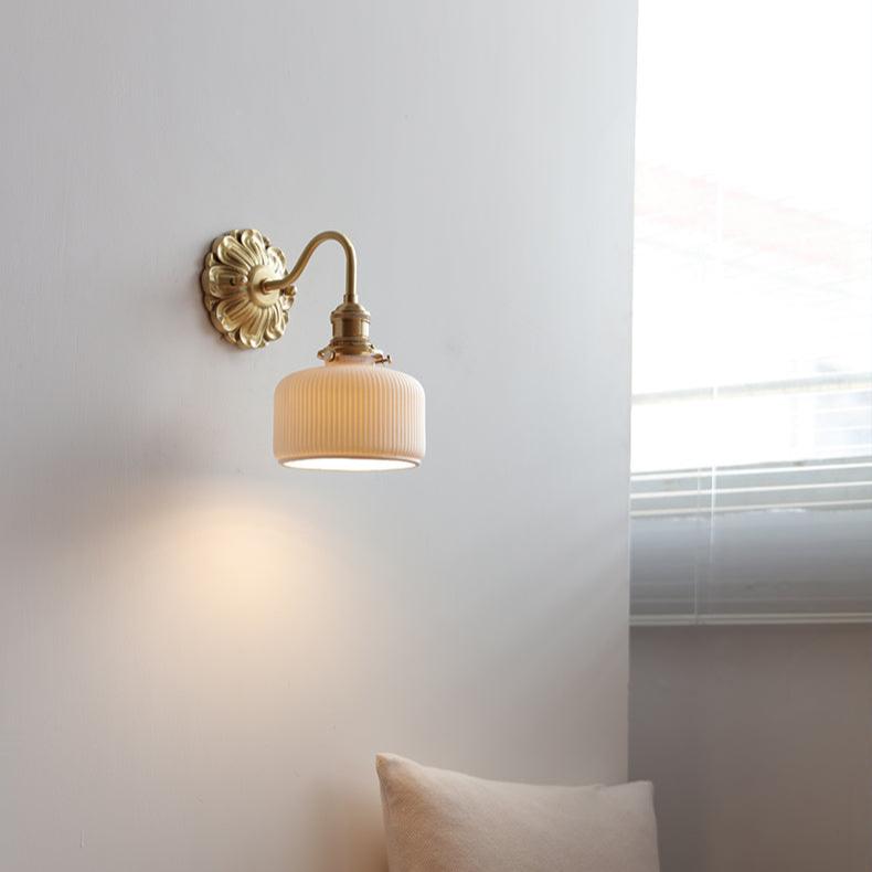 VintiLume | Elegante Messing-Wandleuchte mit Keramik-Lampenschirm