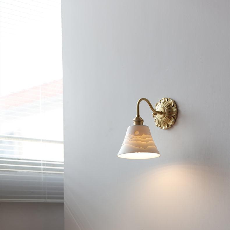 VintiLume | Elegante Messing-Wandleuchte mit Keramik-Lampenschirm