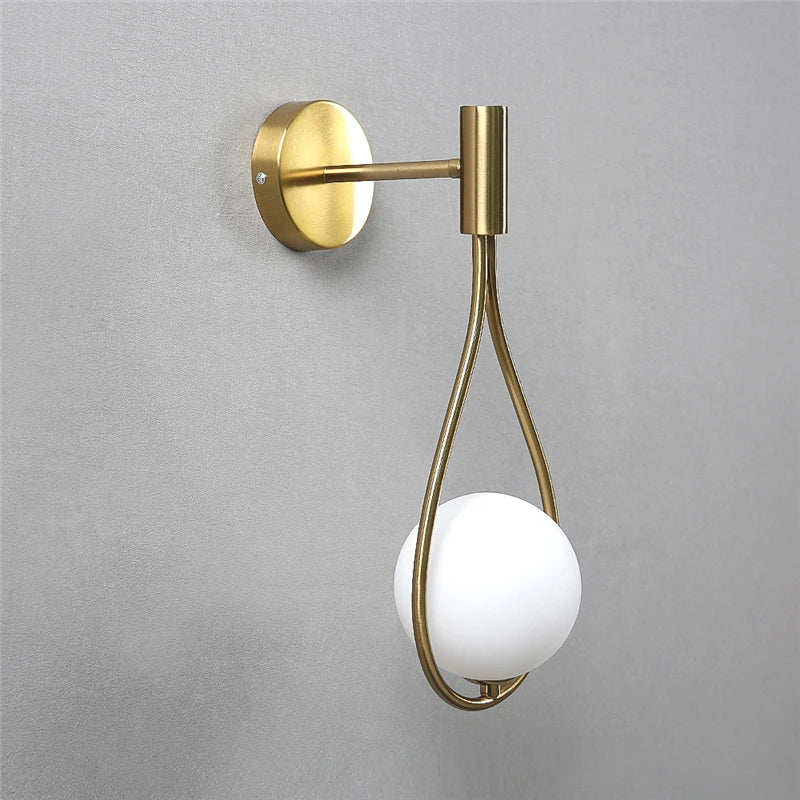 GleamSphere | Elegante tropfenförmige Wandleuchte