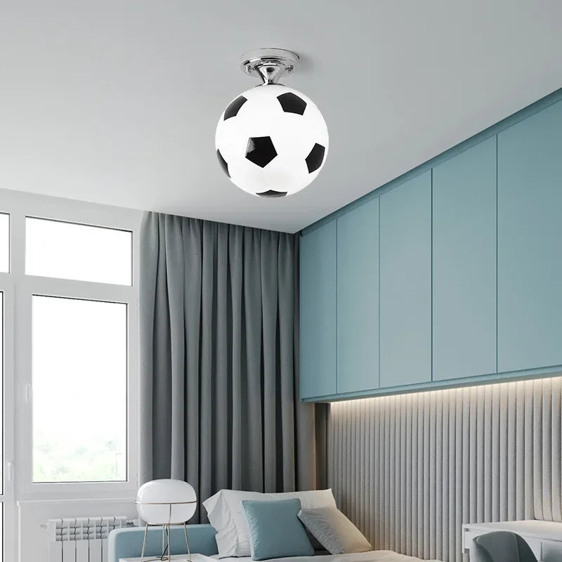 SportLight | Bunte LED-Pendelleuchte aus Glas in Form eines Balls