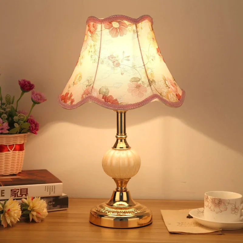 KineseGlow | Skandinavische Tischlampe aus Holz